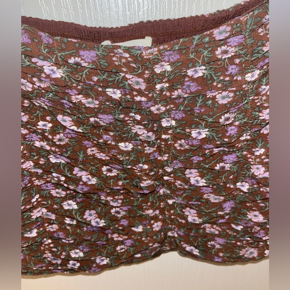 Cropped Floral Ruffle Blouse - Picture 2 of 5